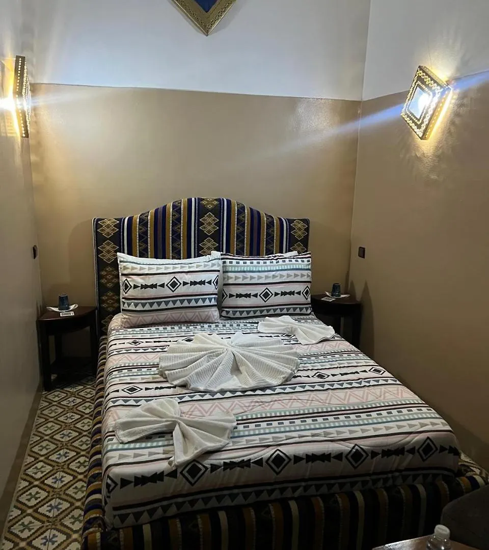 לינה וארוחת בוקר מרקש Riad La Perla Bianca